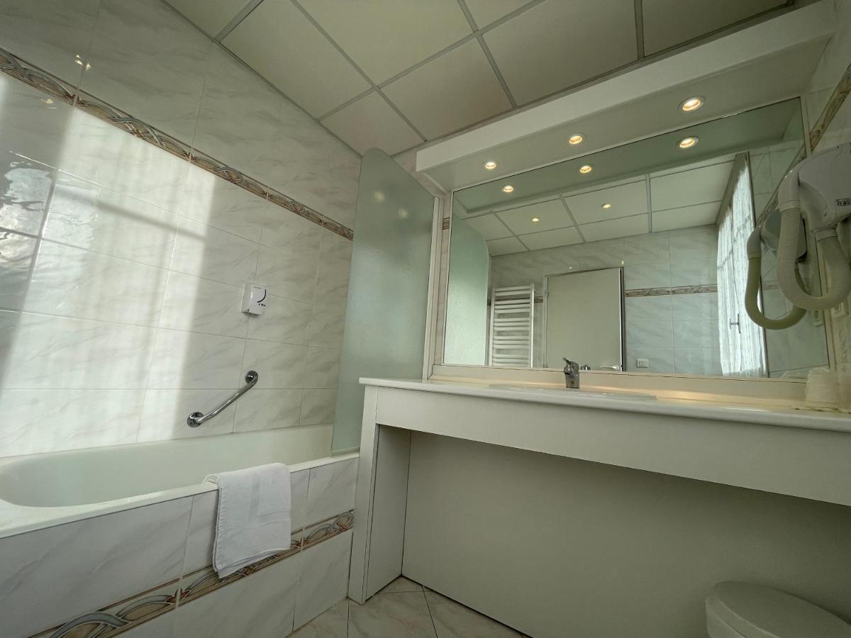 Hotel Les Chenes Систерон Экстерьер фото