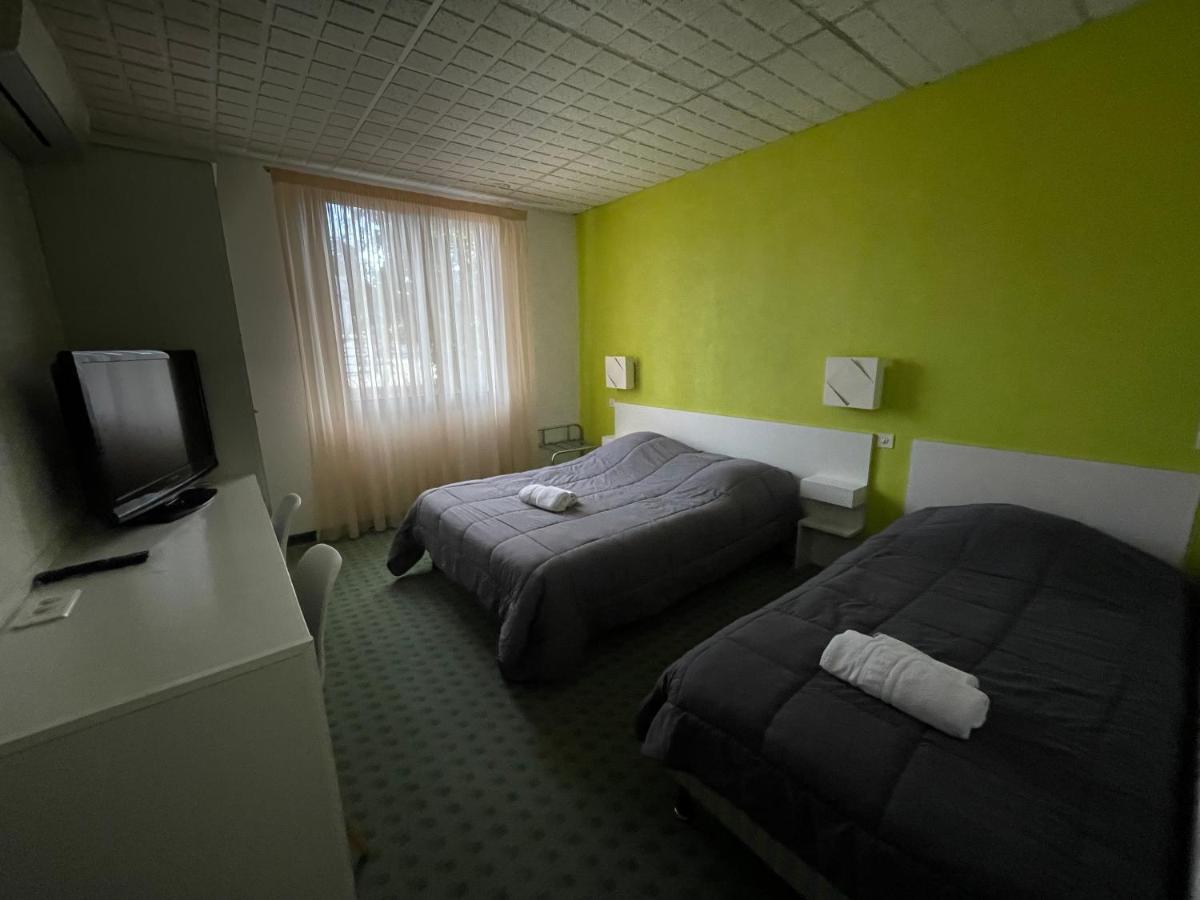 Hotel Les Chenes Систерон Экстерьер фото