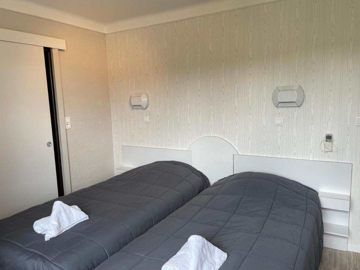 Hotel Les Chenes Систерон Экстерьер фото