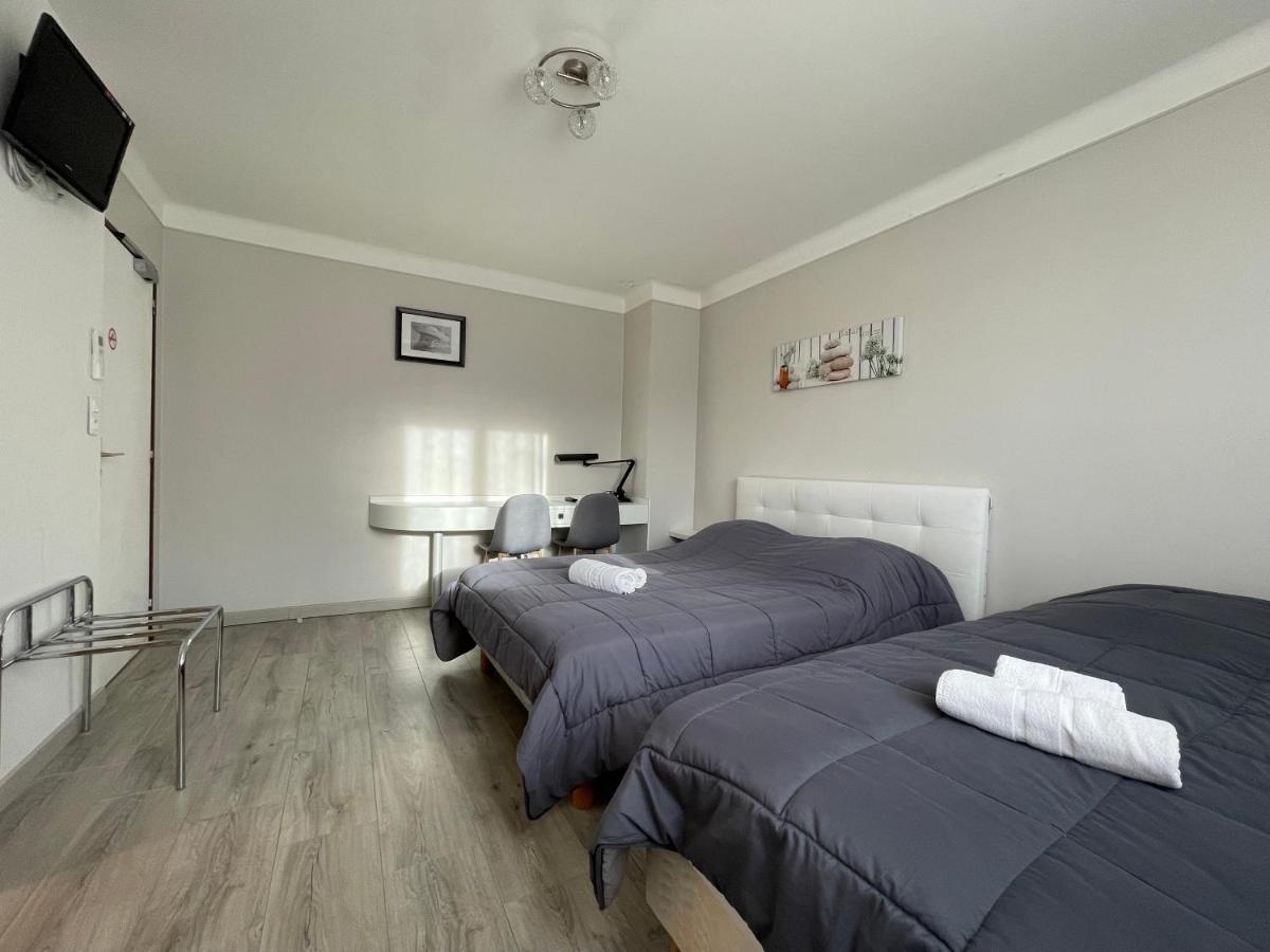 Hotel Les Chenes Систерон Экстерьер фото