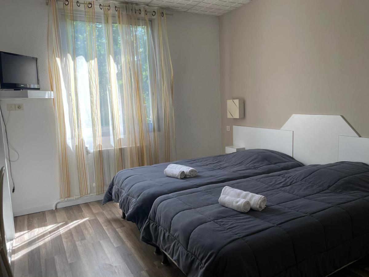 Hotel Les Chenes Систерон Экстерьер фото