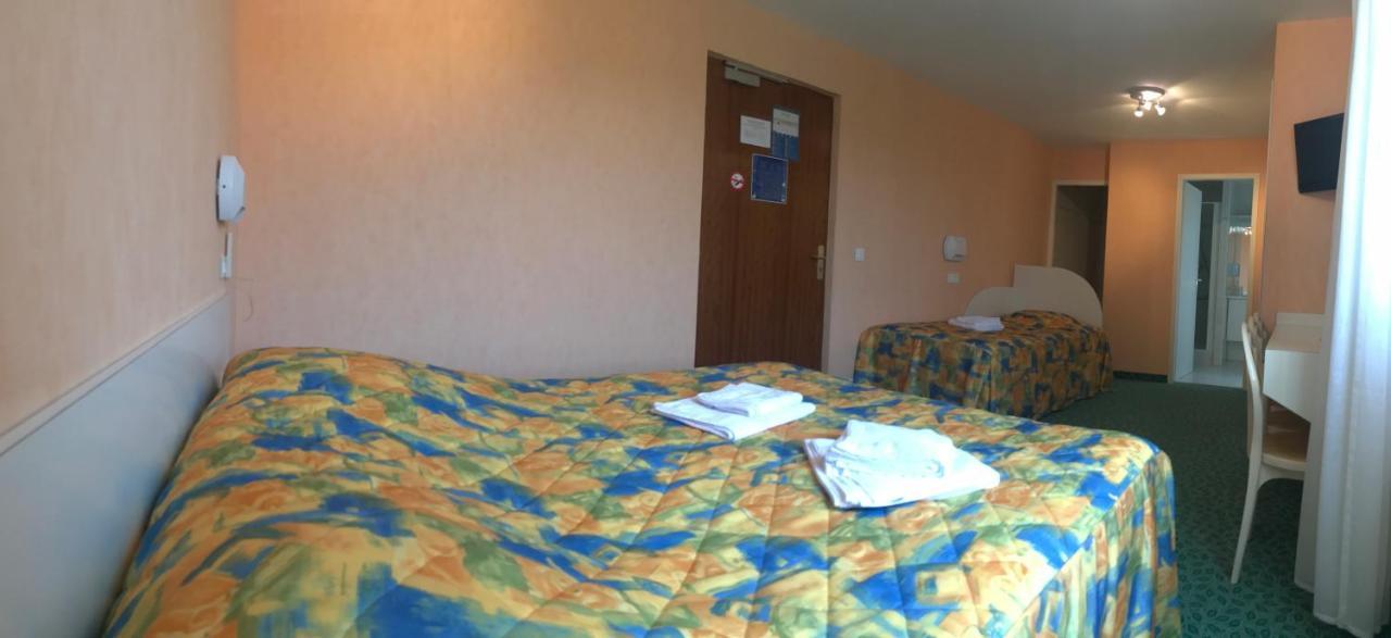 Hotel Les Chenes Систерон Экстерьер фото