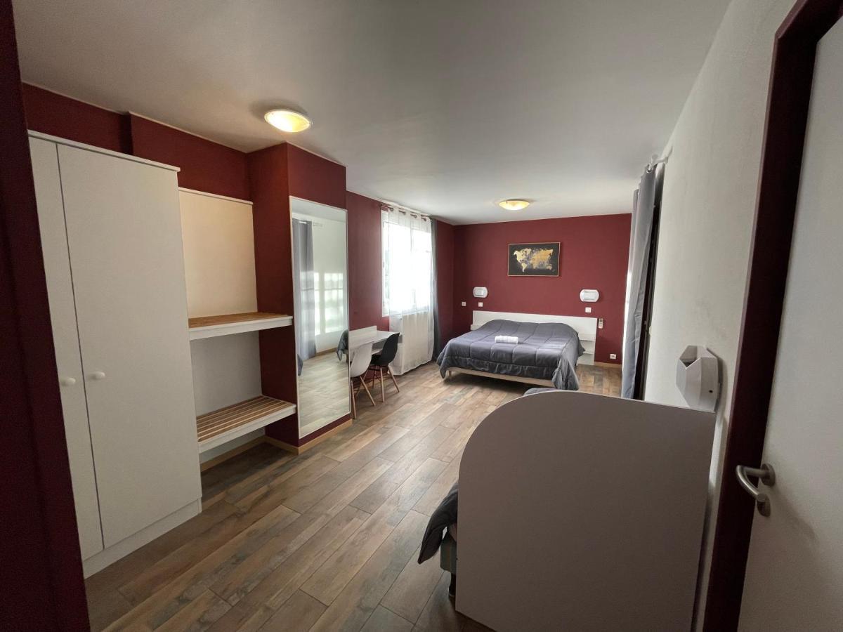 Hotel Les Chenes Систерон Экстерьер фото