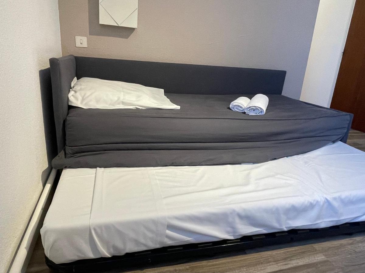 Hotel Les Chenes Систерон Экстерьер фото