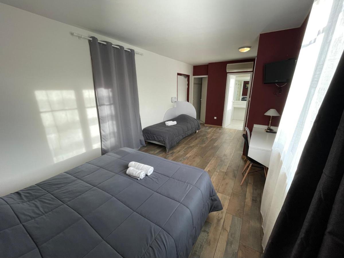 Hotel Les Chenes Систерон Экстерьер фото