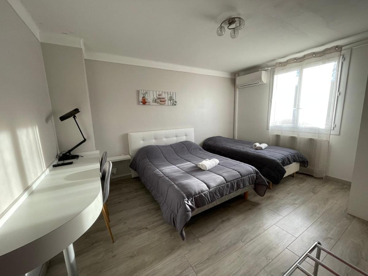 Hotel Les Chenes Систерон Экстерьер фото