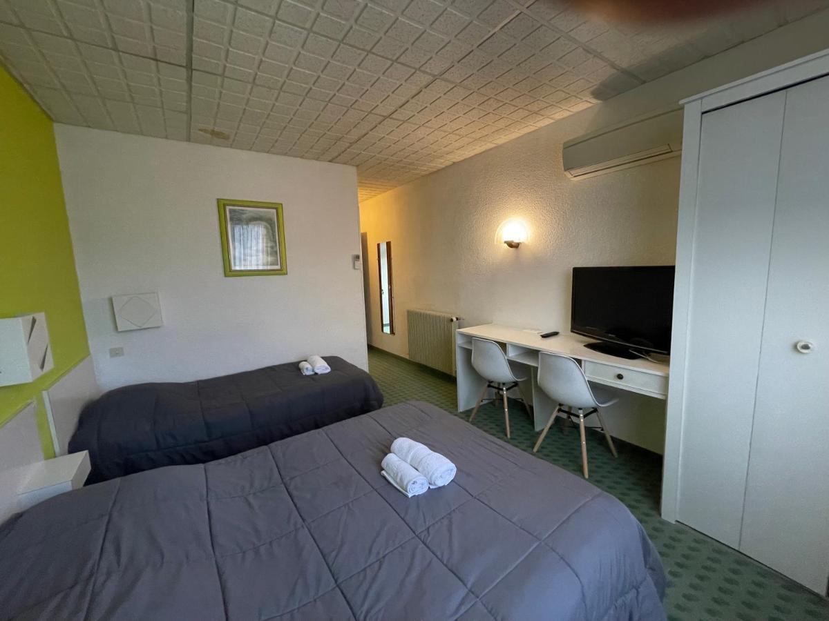 Hotel Les Chenes Систерон Экстерьер фото