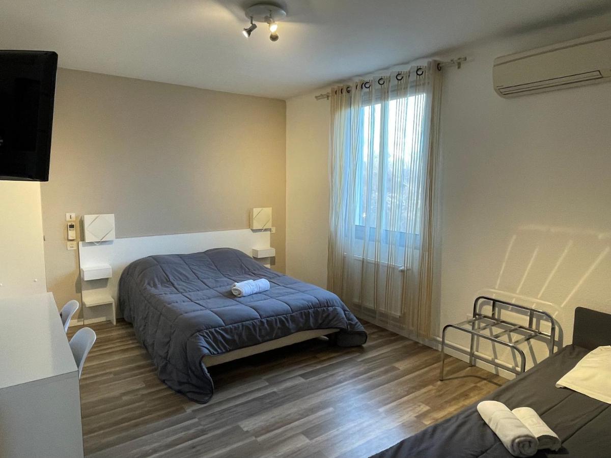 Hotel Les Chenes Систерон Экстерьер фото