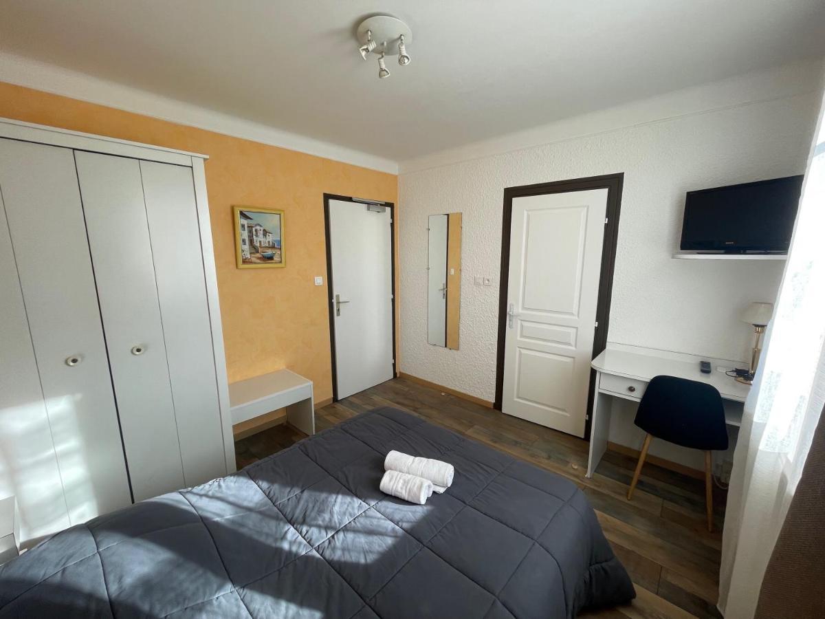 Hotel Les Chenes Систерон Экстерьер фото