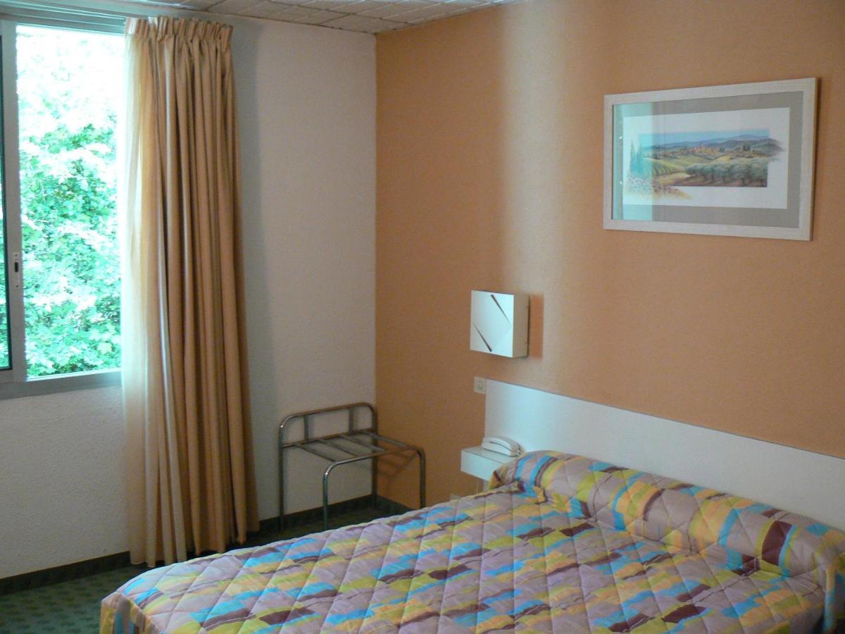 Hotel Les Chenes Систерон Экстерьер фото