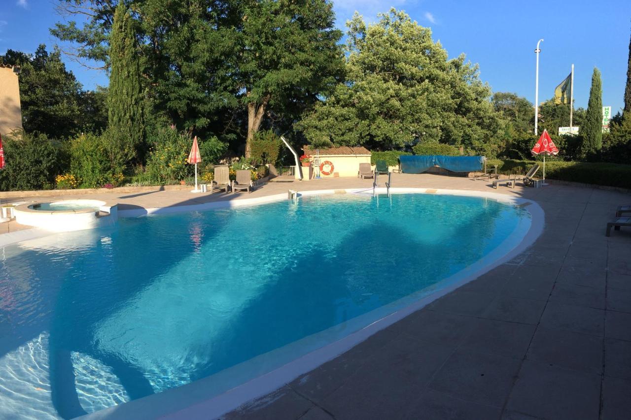 Hotel Les Chenes Систерон Экстерьер фото